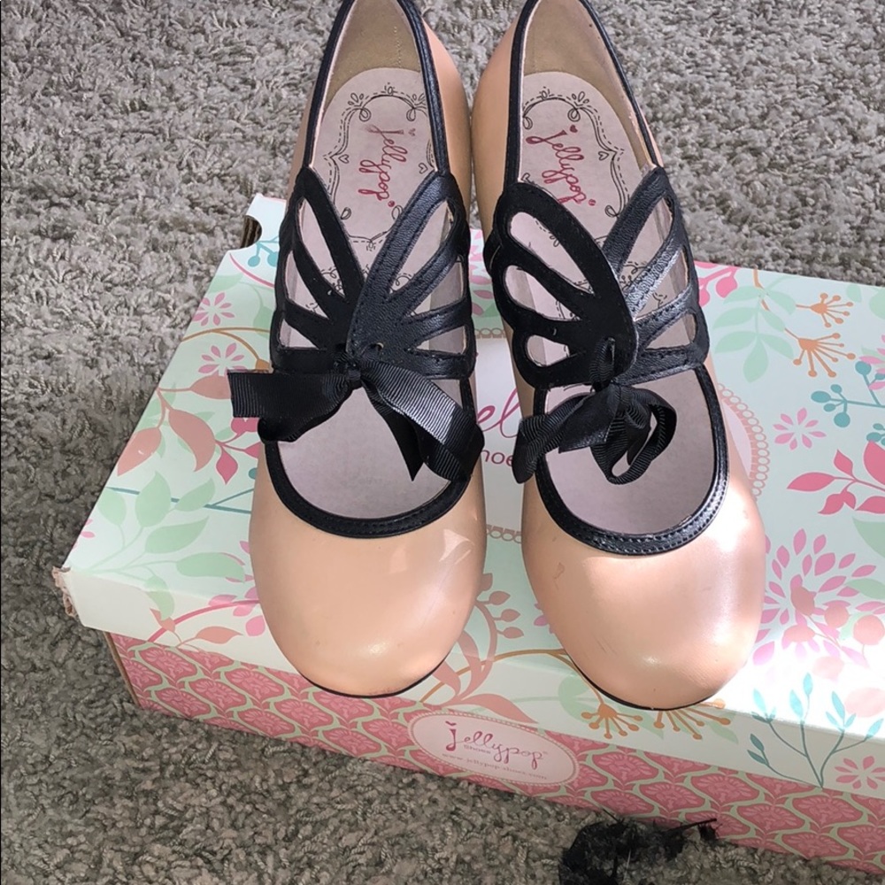 Retro look heels.